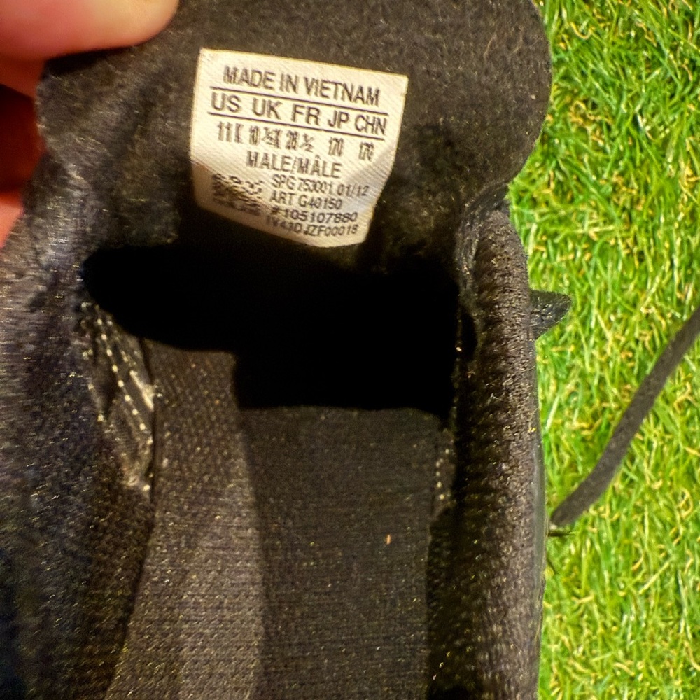 Adidas Kids Black and Red cleats - Picture 3 of 3